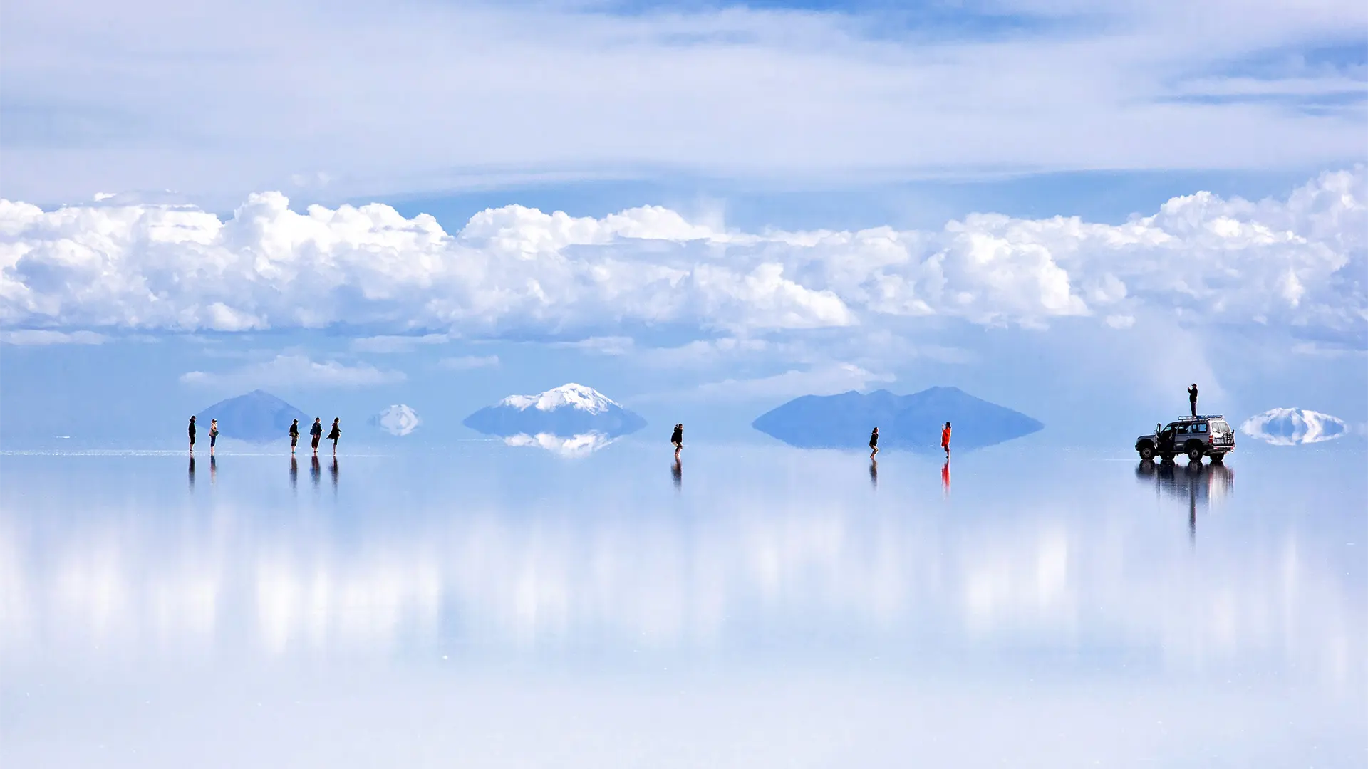 Visit Salar de Uyuni: The Ultimate Guide to Bolivia’s Mirror Wonderland